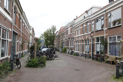 914264 Gezicht in de Lombokstraat te Utrecht, uit het zuiden.